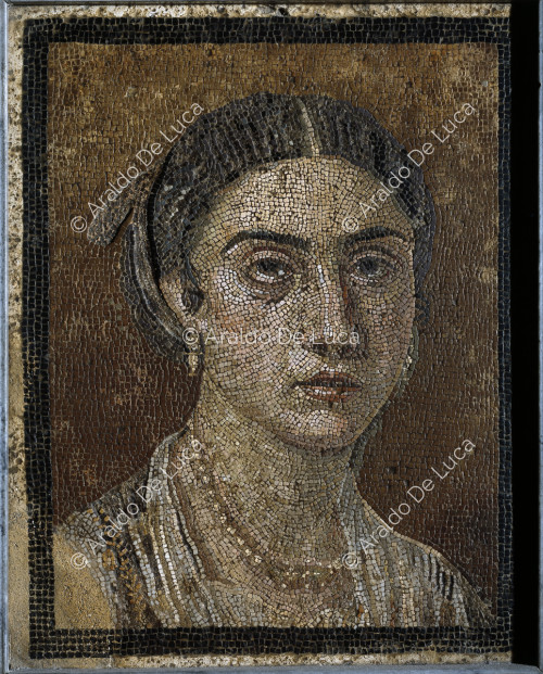 Mosaico con retrato de mujer