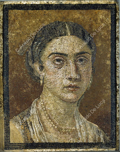 Mosaico con retrato de mujer