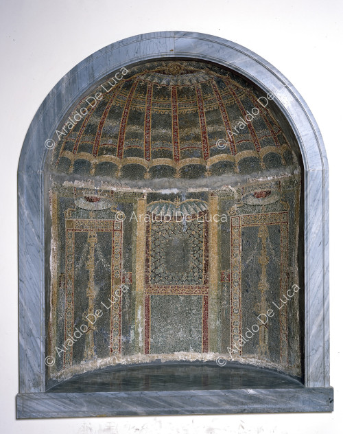 Nymphaeum niche. Mosaic