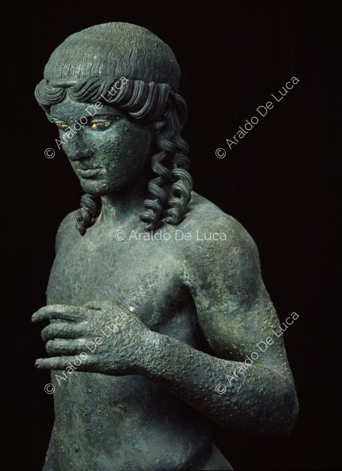 Statua in bronzo di Apollo citarista. Particolare