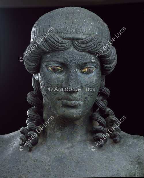Statue en bronze d'Apollon le cithariste. Détail de la statue