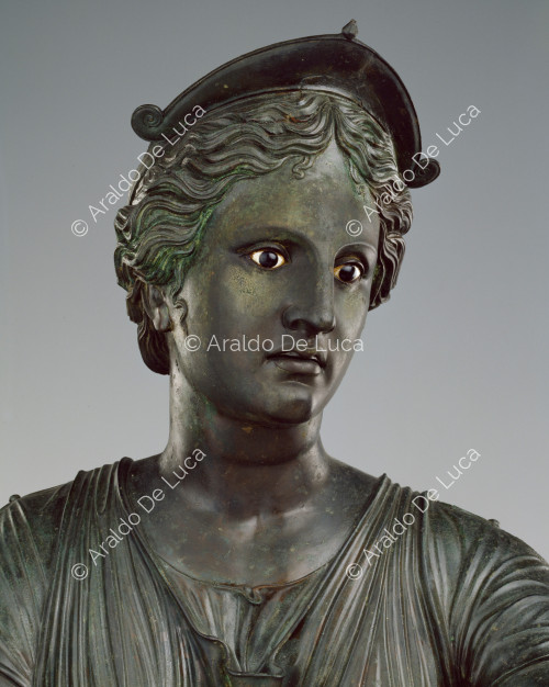Busto de bronce de Diana. Detalle