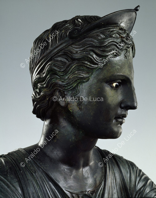 Busto in bronzo di Diana. Particolare