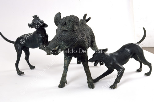 Bronzegruppe mit Hunden und Wildschwein