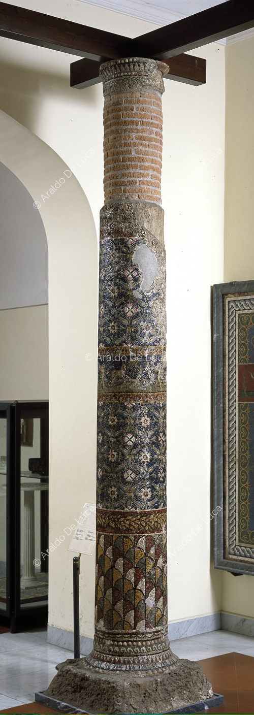 Colonna a mosaico