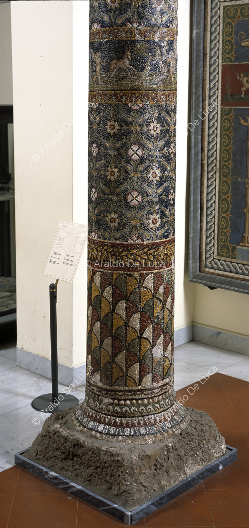Columna con mosaico. Detalle
