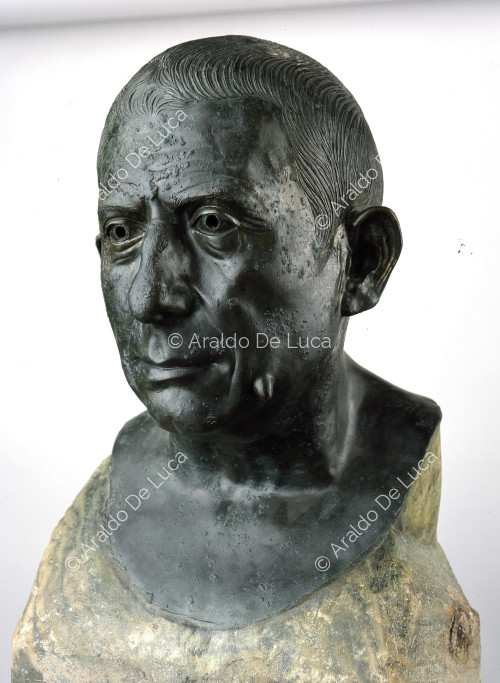 Busto ritratto in bronzo di Lucio Cecilio Giocondo. Particolare del viso