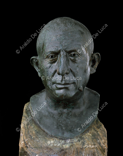 Busto ritratto in bronzo di Lucio Cecilio Giocondo. Particolare del viso