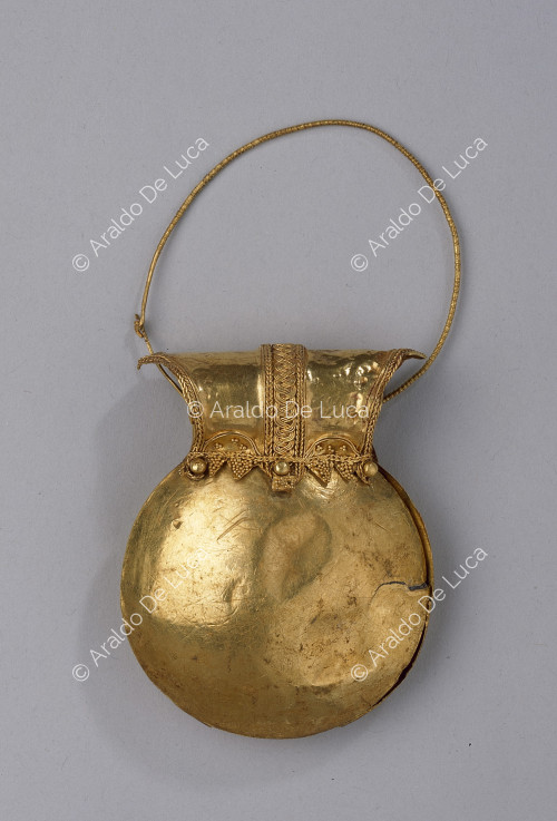 Amulett aus Gold und Filigran