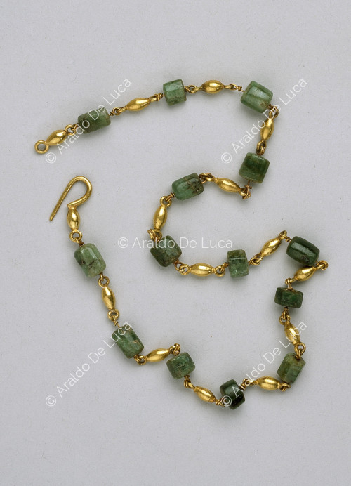 Halskette aus Gold und Smaragd