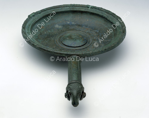 Bronze vessel with decorated handle