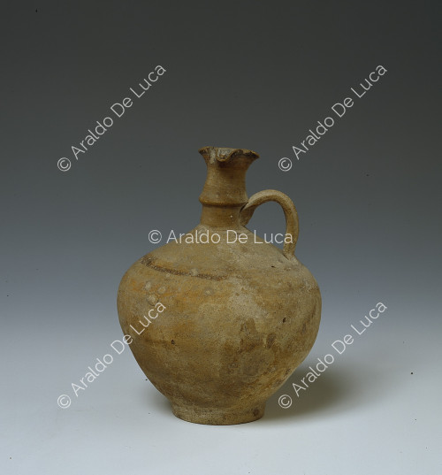 Trilobite-mouthed earthenware jug