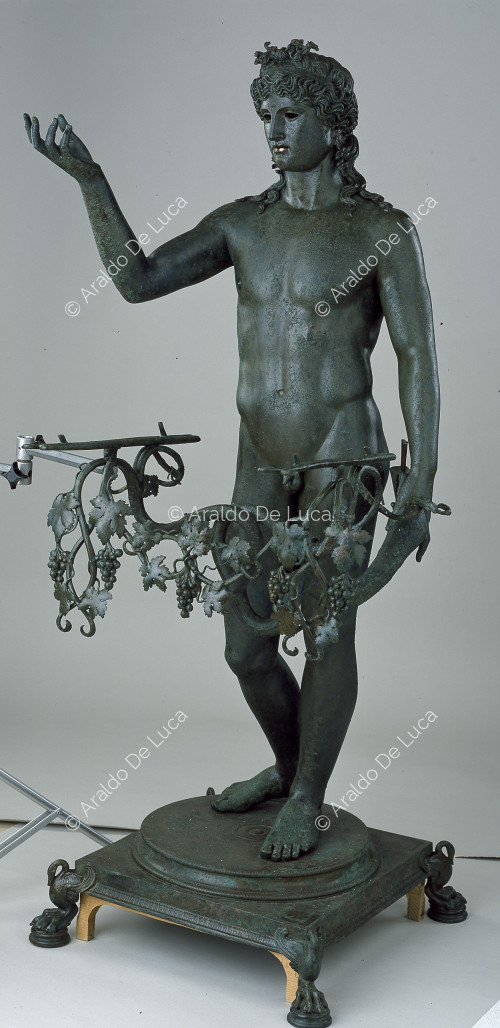 Nackter Dionysos in Bronze
