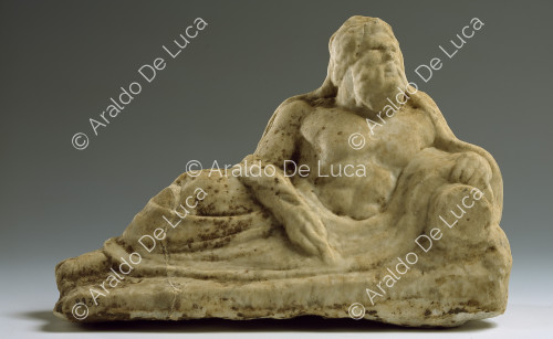 Statuetta in marmo di divinità  fluviale