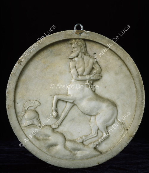 Oscillum en marbre avec Centaur