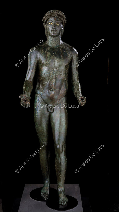 Statua in bronzo di Apollo lampadoforo