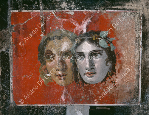 House of the Golden Bracelet. Oecus. Fresco with masks. Detail with theatre masks