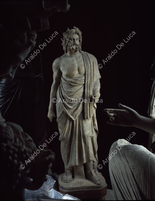 Estatua de mármol de Júpiter