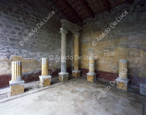 Haus von Meleager. Oecus im IV-Stil mit Säulen