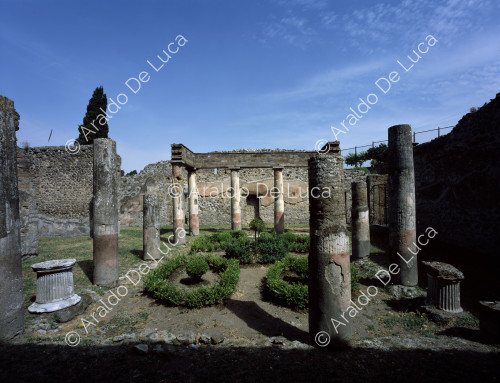 Villa of Diomedes. Peristyle