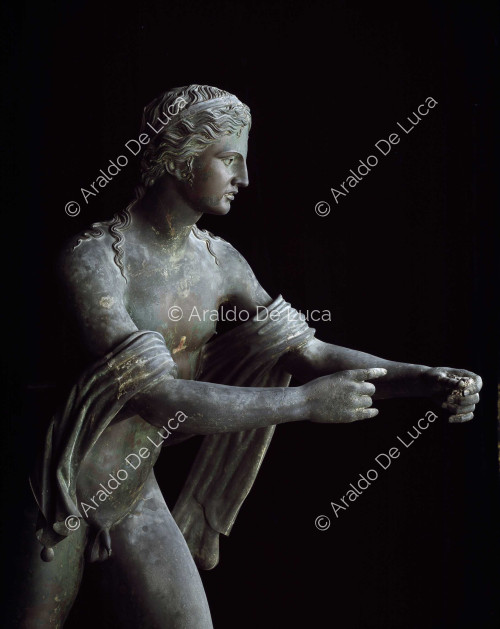 Bronzestatue von Apollo Lightning. Büste Detail