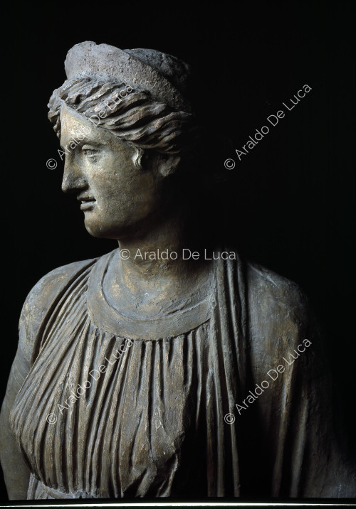 Estatua de arcilla de Hygieia. Detalle del busto