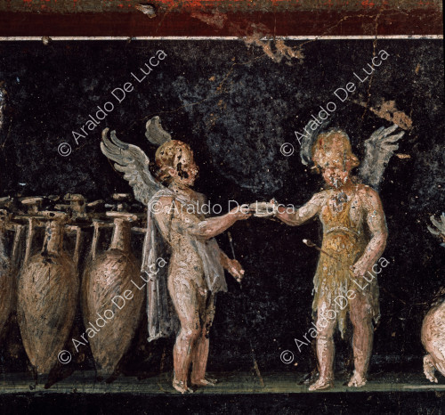 Haus der Vettii. Triclinium Fries. Fresko mit Amoretten, die Wein verkaufen. Ausschnitt