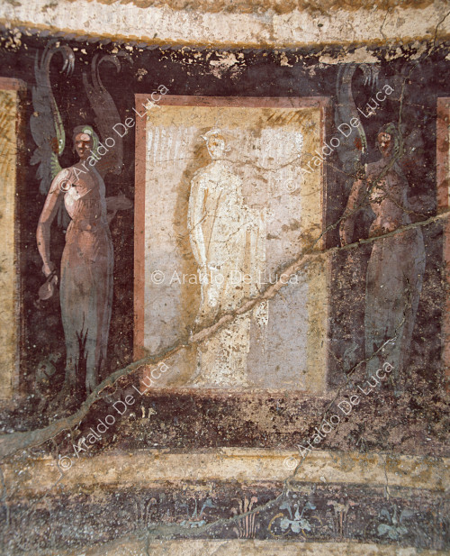 Casa de Menandro. Calidarium. Fresco con mujeres aladas. Detalle