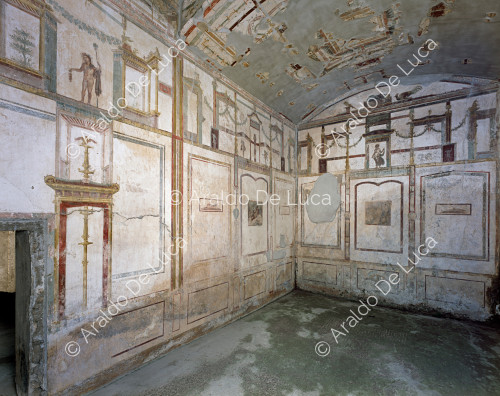 Maison de Julius Polybius. Oecus avec des fresques dans le style IV