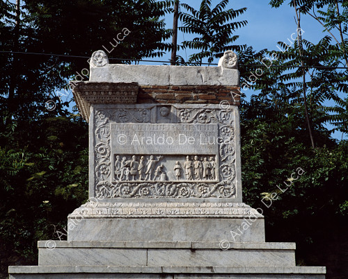 Necropolis of Porta Ercolano. Altar Tomb