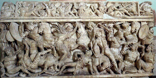 Sarcófago con batalla entre griegos y galos