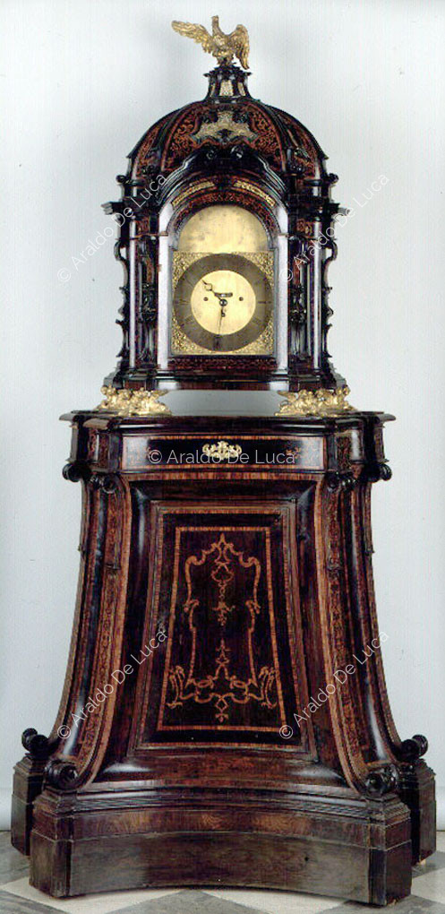 Horloge avec son socle en bois rare