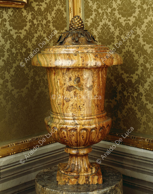 Chalice-shaped vase with lid