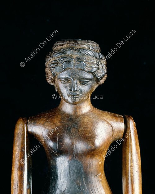 Muñeca de marfil de Crepereia Tryphaena. detalle del busto