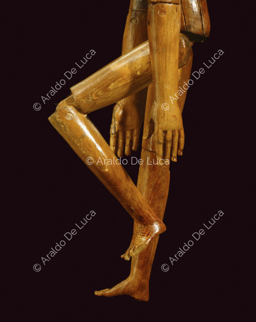 Muñeca de marfil de Crepereia Tryphaena.Detalle de la pierna