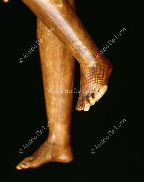Bambola in avorio di Crepereia Tryphaena.Particolare dei piedi