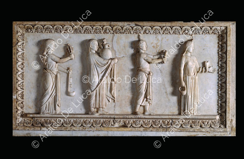Sarcophagus with procession of offerers