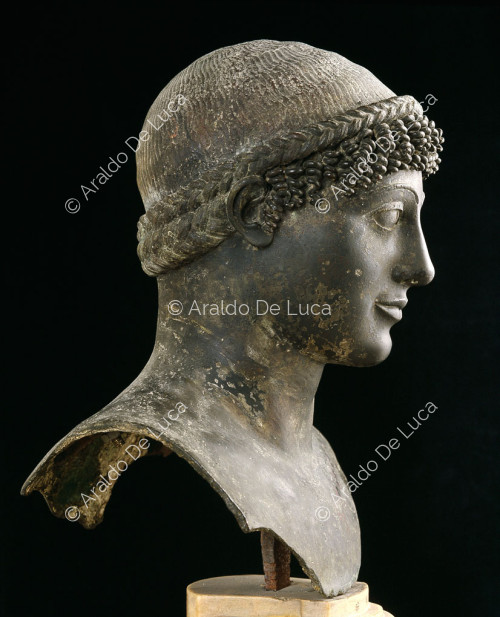 Busto de kouros identificado con Apolo