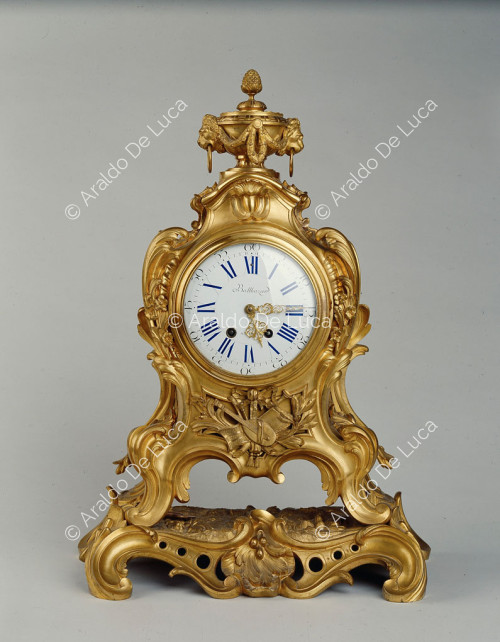 Gilded bronze clock with decorations