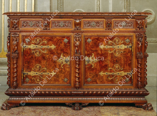 Cabinet with decorations