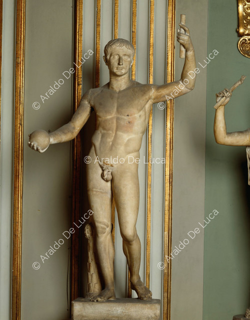 Statue de l'homme avec la tête d'Auguste