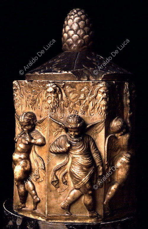 Cinerary urn of D. Lucilius Felix