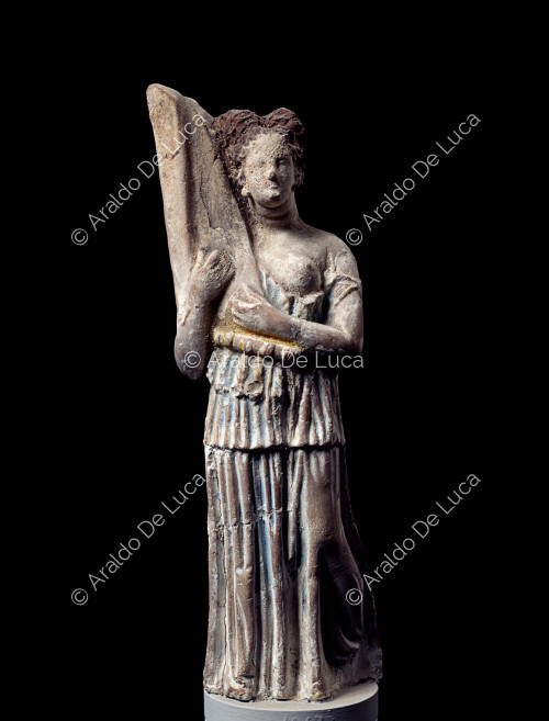 Statuetta in terracotta in stile Tanagra
