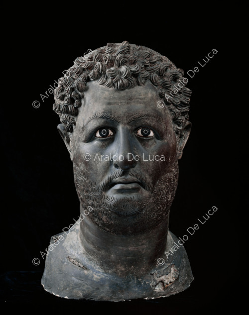Testa in bronzo dell'Imperatore Adriano