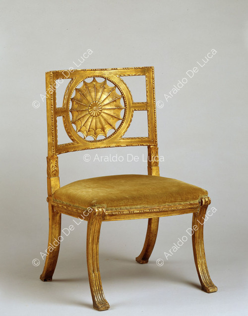 Sedia in legno intagliato, scolpito e dorato