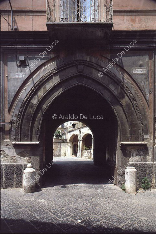 Portail de la Masseria di Cresce, XVe siècle