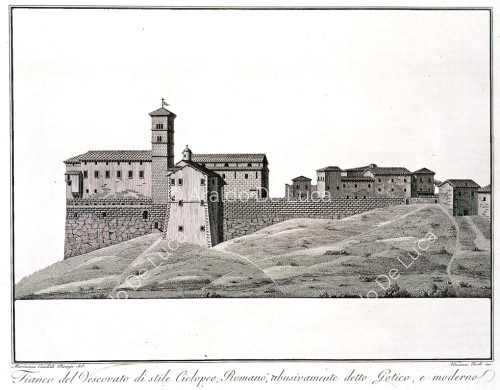Fianco del Vescovato di stile Ciclopeo; Romano.