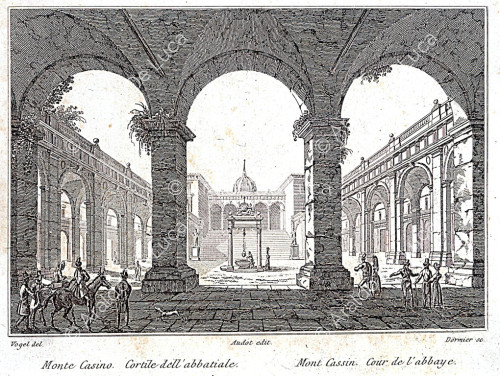 Vue de la cour de l'abbaye de Monte Cassino