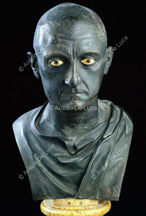 Busto masculino identificado con Escipión