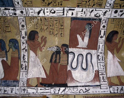 Particolare del lato sud del soffitto: Sennedjem in adorazione degli dèi dell'Occidente e il serpente.